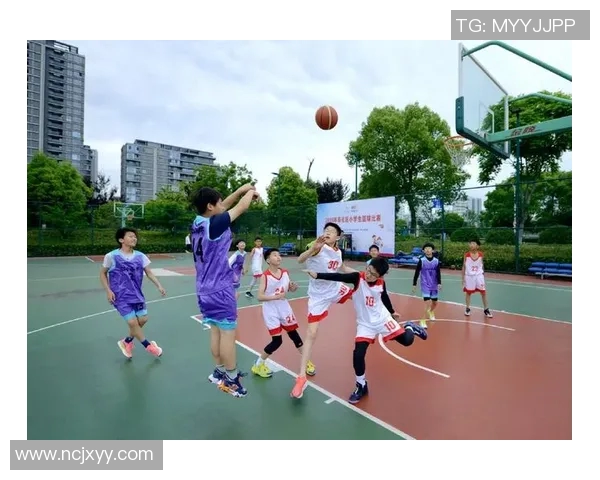 篮球明星与小学生同场竞技展现激情与梦想的篮球之旅
